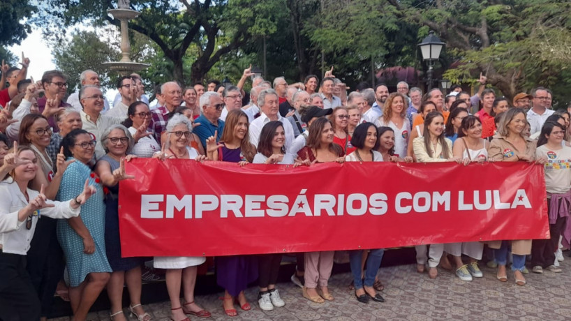 O grupo apontou divergências com os governos de Lula e do PT, porém acredita que está em jogo ...
