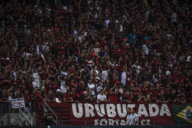 Torcida do Flamengo no jogo Fortaleza x Flamengo, na Arena Castelão, pelo Campeonato Brasileiro Série A