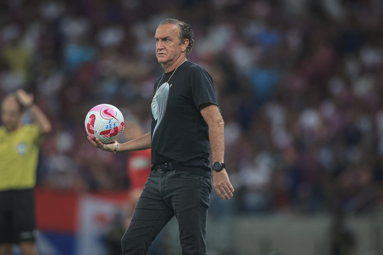 Técnico Cuca no jogo Fortaleza x Atlético-MG, na Arena Castelão, pelo Campeonato Brasileiro Série A
