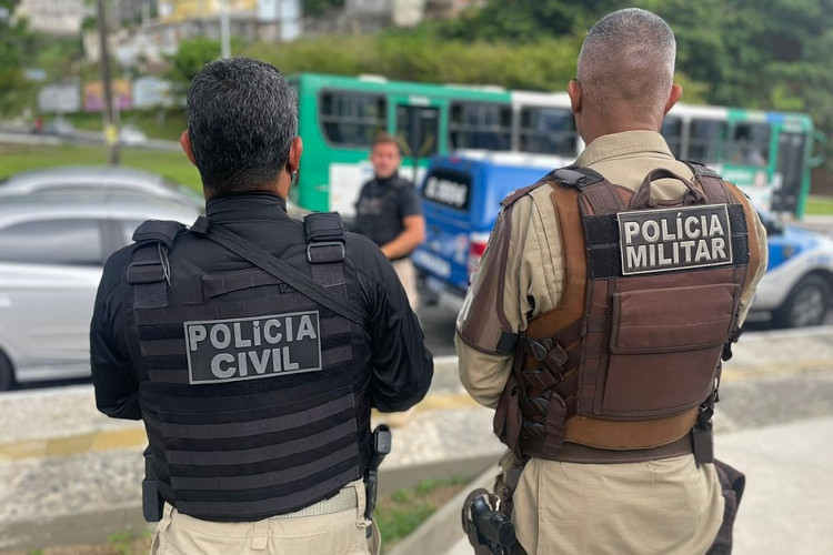 Foto meramente ilustrativa de agentes de segurança da polícia na Bahia