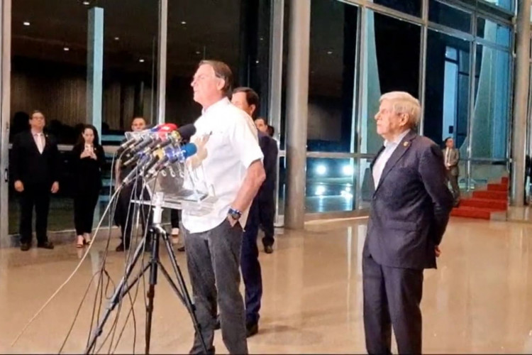 Bolsonaro convocou coletiva de imprensa para falar sobre decisão de Moraes 