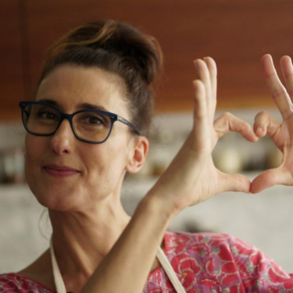 Al&eacute;m de chef de cozinha, Paola Carosella &eacute; empres&aacute;ria, escritora e youtuber 