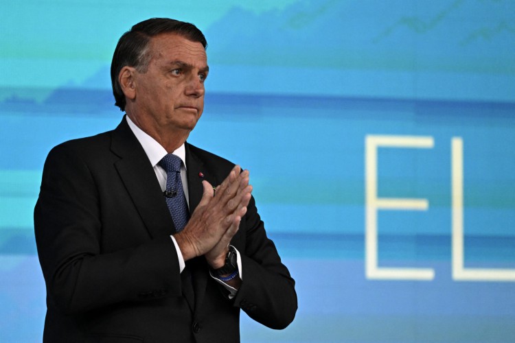 Bolsonaro segue na frente, com 13% das urnas apuradas