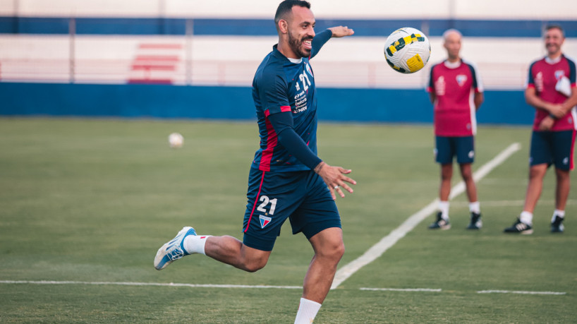 Atacante Moisés em treino do Fortaleza no Centro de Excelência Alcides Santos, no Pici