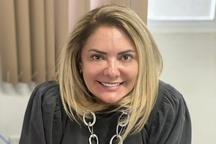 Cristina, segunda ex-mulher do presidente Jair Bolsonaro, viajou a Noruega antes do segundo turno. 