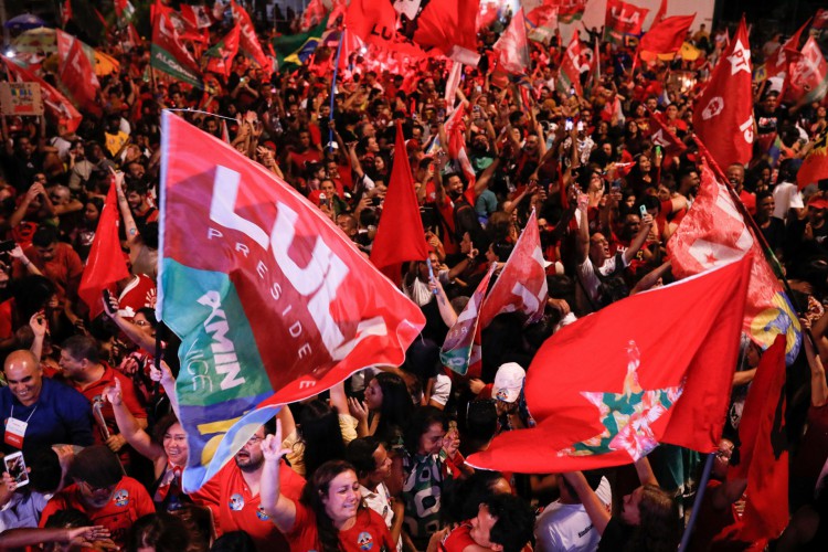 Eleitores de Lula comemora vitória em todo país