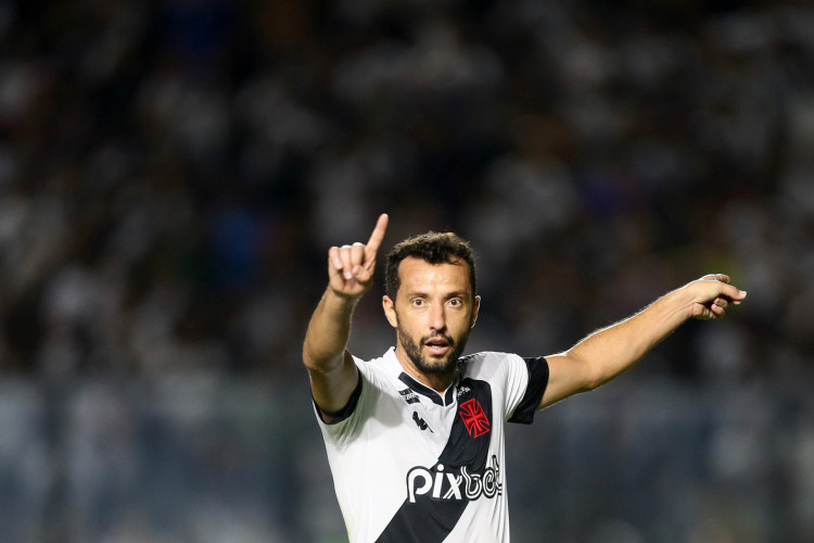 Jogador havia sido conduzido para prestar depoimento ap&oacute;s quebrar vidra&ccedil;as do PV