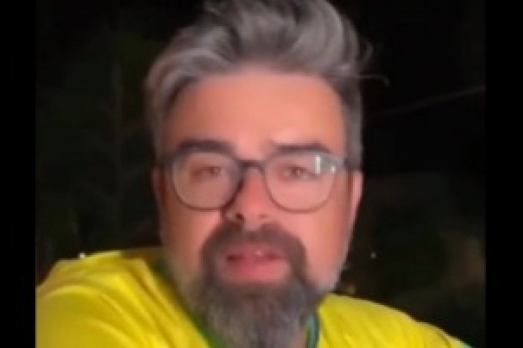 Eleitor do presidente Jair Bolsonaro (PL) reconhece a vitória de Lula nas urnas, em Torres, no Litoral Norte do Rio Grande do Sul