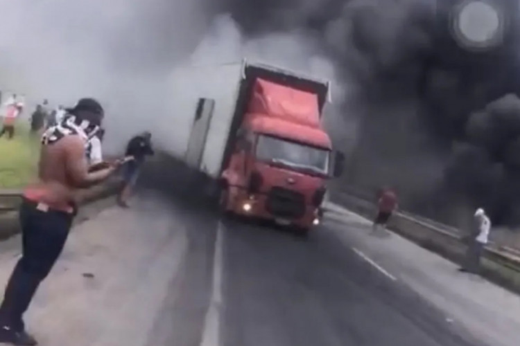 Torcida organizada do Atlético-MG, Galoucura encerrou bloqueios em rodovia a caminho de São Paulo. 