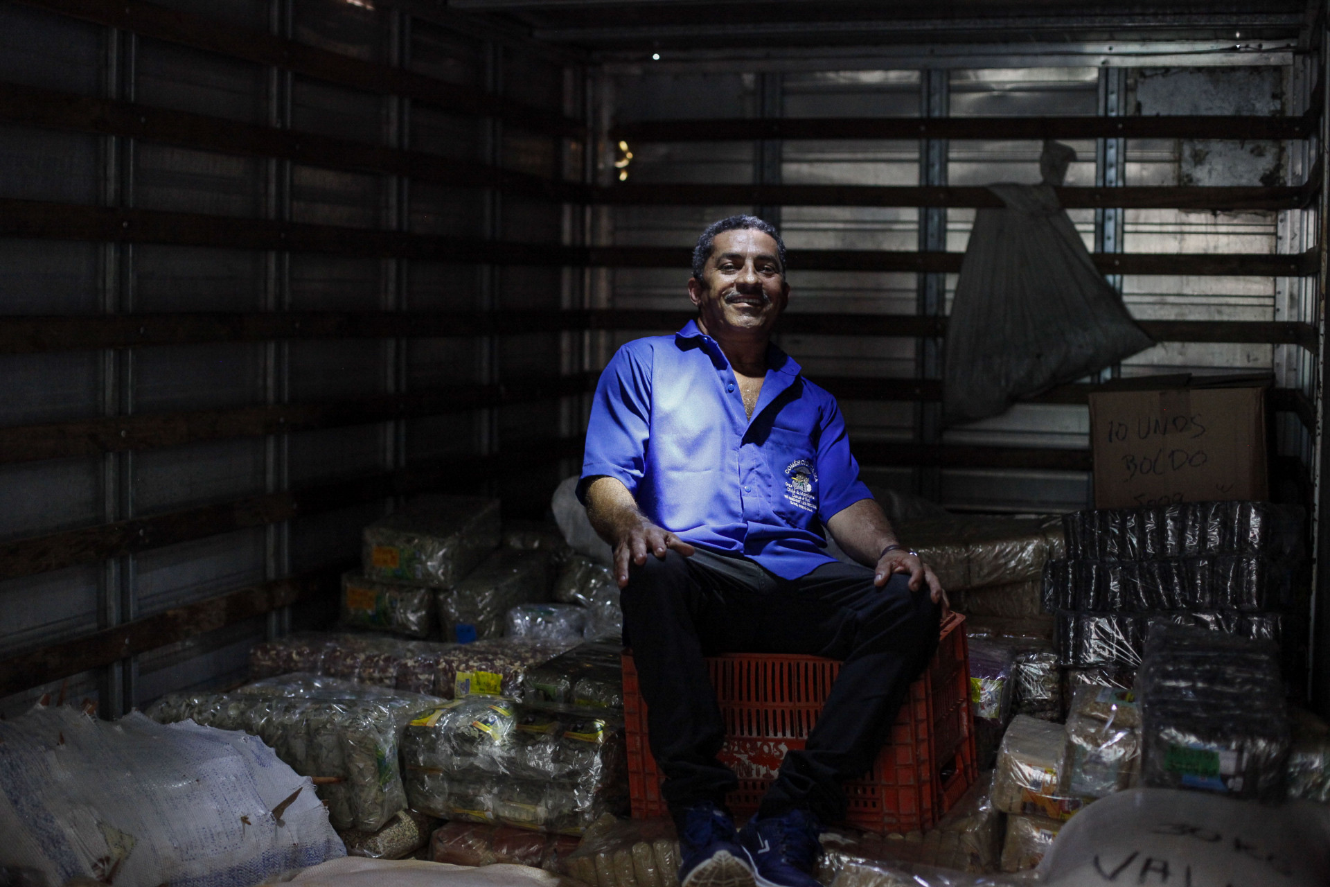 (Foto: FÁBIO LIMA/ O POVO)Francisco Valdeci, o Didé, vendedor de cereais, temperos e produtos naturais na Ceasa-CE 