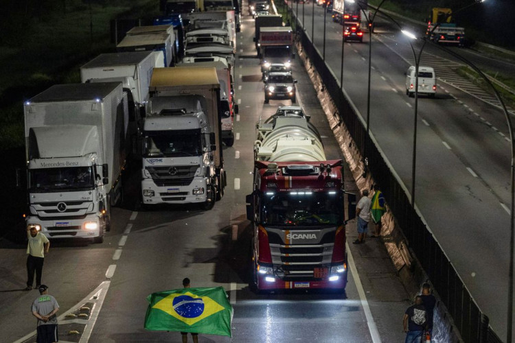 Todas rodovias federais do país estão livres de bloqueios, diz PRF