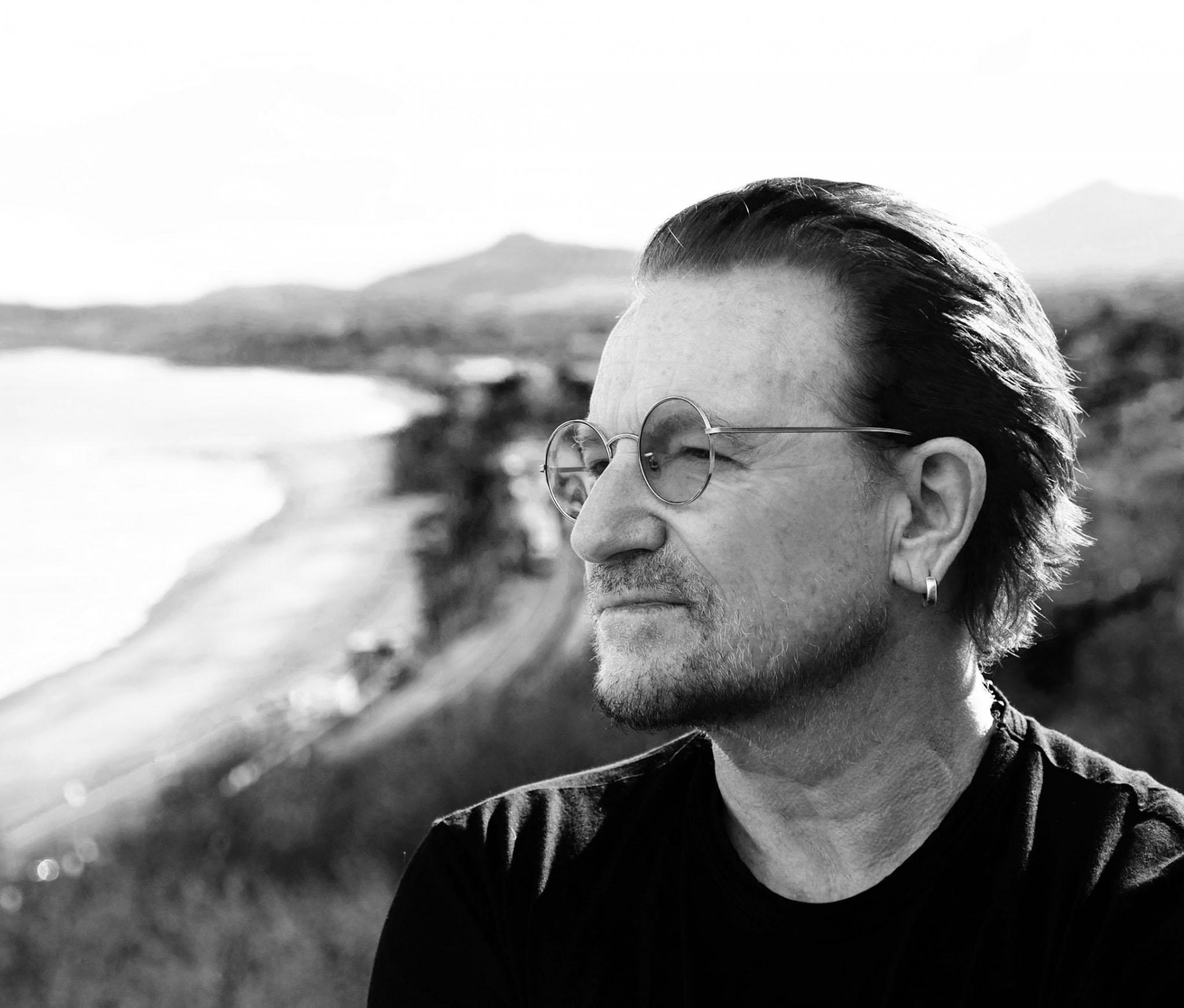 Bono, do U2, lança biografia "Surrender" Vida & Arte OPOVO+