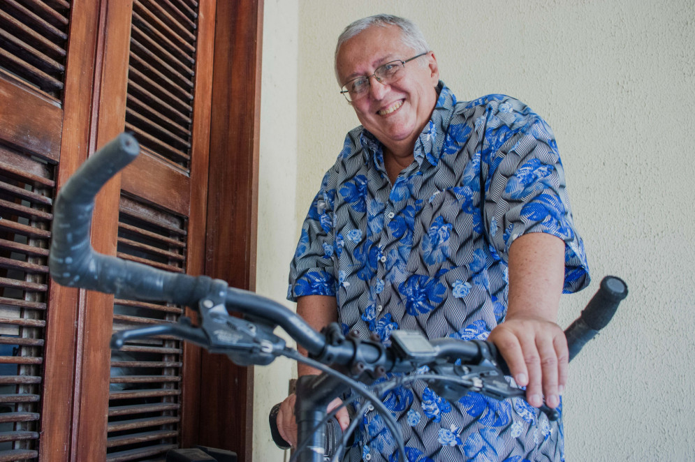 Por procurar diagnóstico, o professor continua  fazendo longas pedaladas para outras cidades e até mesmo estados.(Foto: FERNANDA BARROS)