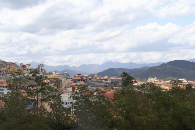 Comunidade em Mariana toma forma, mas se distancia do aspecto rural