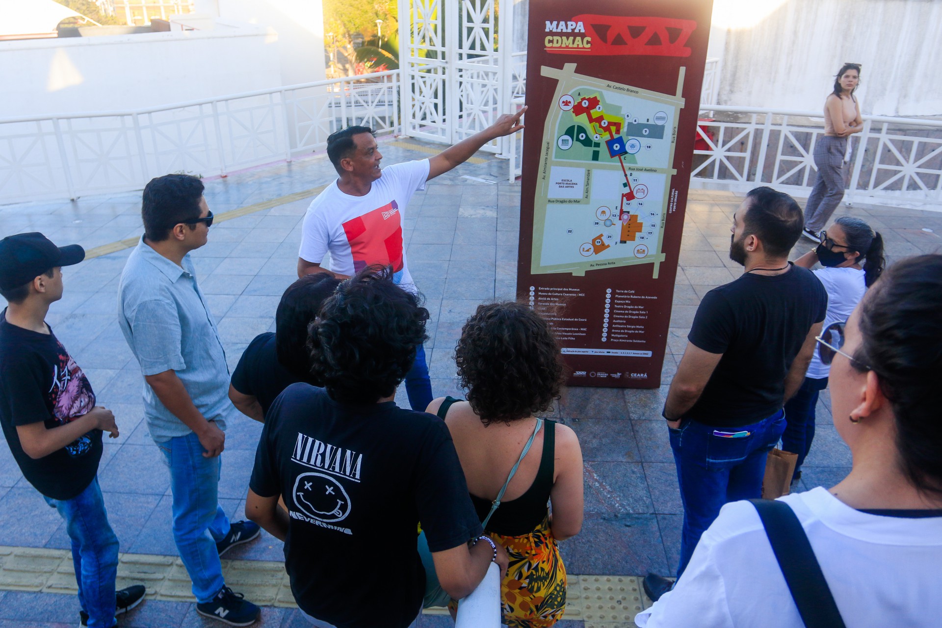 FORTALEZA, CE, BRASIL, 05.11.2022: Visita guiada pelo Drag&atilde;o do Mar fala da historia do   centro cultural e arredores (Foto: Thais Mesquita/OPOVO)