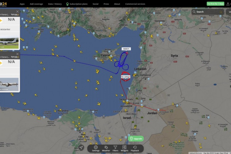 Avião estadunidense fez trajeto em formato de pênis próximo a base russa; Força Aérea disse que desenho 
