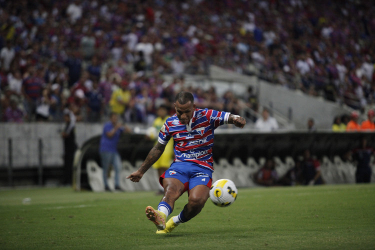Otero, jogador do Fortaleza, contra o Atl&eacute;tico-GO, no Castel&atilde;o, pelo Brasileir&atilde;o 