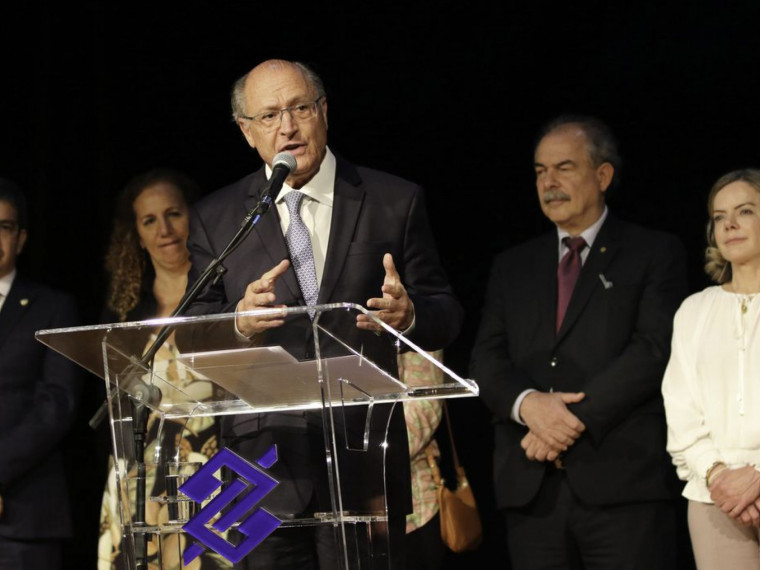 O vice-presidente eleito e coordenador da transição, Geraldo Alckmin, apresentou em coletiva nomes que comporão os grupos técnicos da transição 