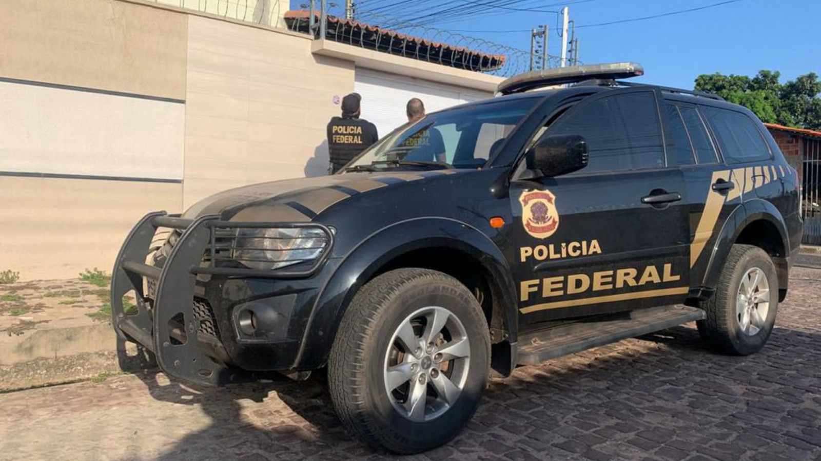 Polícia Federal desarticula grupo que importava vinho ilegalmente