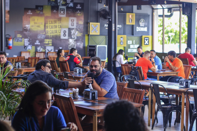 FORTALEZA, CE, BRASIL, 09.11.2022: O setor de serviços liderou no número de empreendimentos abertos (Foto: Thais Mesquita/OPOVO)







