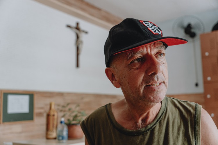 O músico, compositor, guitarrista e professor ítalo-brasileiro Neville Lyon, 59, não conseguiu voltar para a Itália após o início da pandemia no Brasil