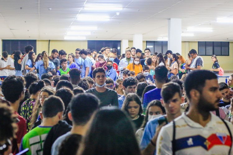 FORTALEZA, CE, BRASIL, 20.11.2022: Segundo dia de prova do ENEM. Saída da prova na Uninassau. (Foto: Thais Mesquita/OPOVO)