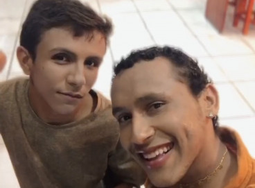 Dois amigos foram mortos a tiros em uma via pública no Centro de Jaguaretama, no interior do Ceará, nessa quarta-feira, 23 