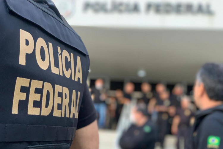 Reuni&atilde;o de agentes da Pol&iacute;cia Federal no dia 25 de novembro, para execu&ccedil;&atilde;o da Opera&ccedil;&atilde;o Fuzanglong, que investiga o furto de 12 cont&ecirc;ineres da &aacute;rea portu&aacute;ria de Fortaleza