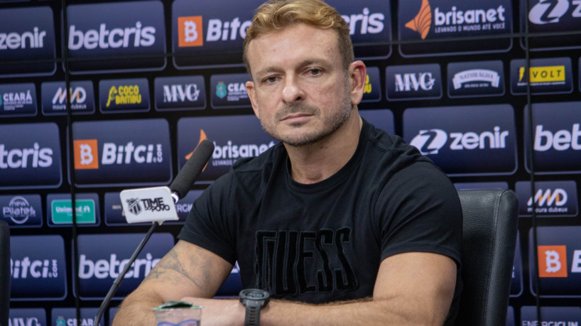 FORTALEZA, CEARÁ, BRASIL, 25-11-2022: Entrevista coletiva de apresentação de Albeci Júnior, novo diretor de futebol do Ceará, e Juliano Camargo, executivo de futebol. (Foto: Samuel Setubal/ Especial para O Povo)