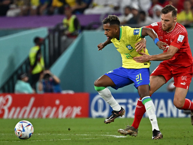 Brasil vence com gol de Casemiro e garante classificação na Copa