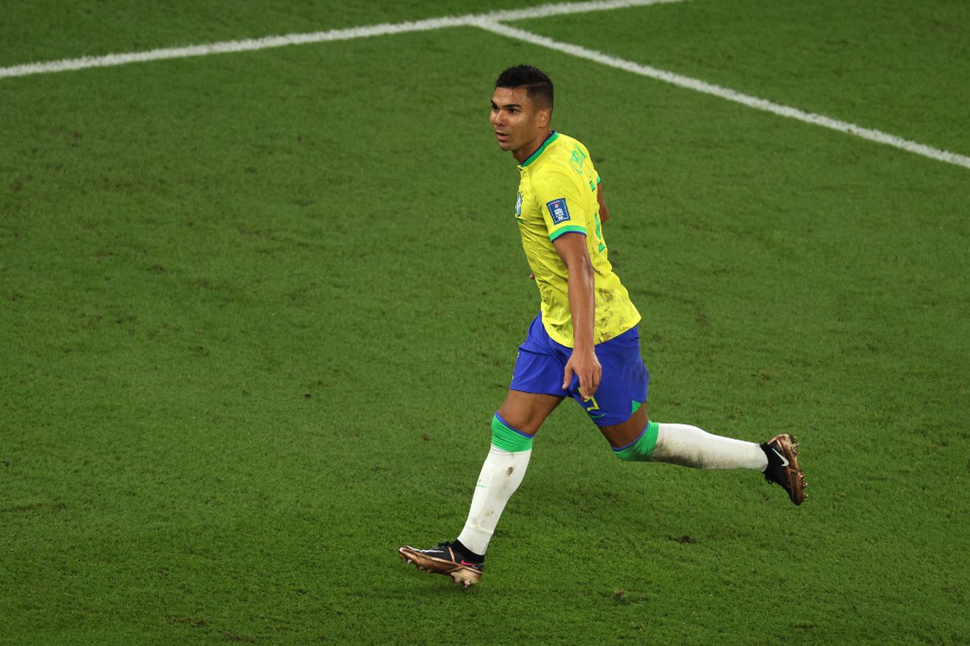 Casemiro marca gol do Brasil diante da Suíça na Copa do Mundo