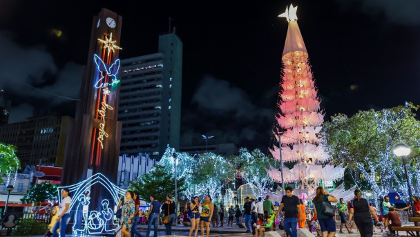 Saiba como, onde e qual o significado da tradição da Árvore de Natal