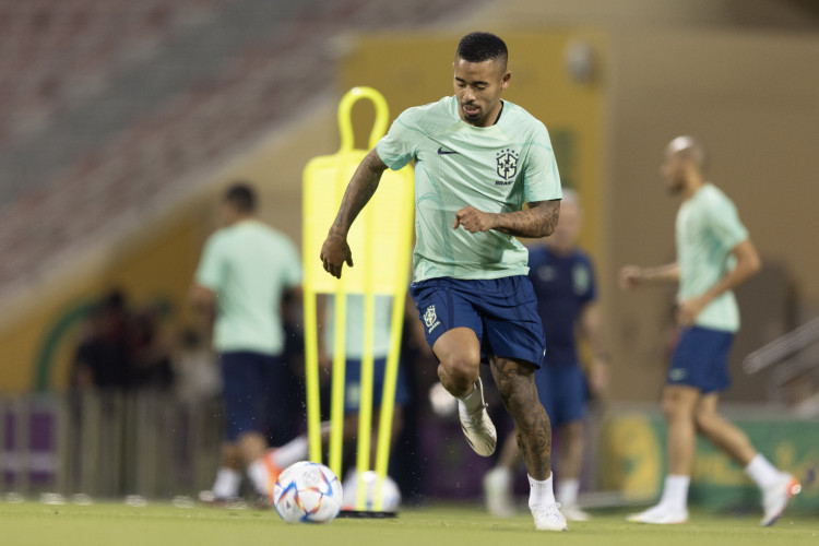 Jogador Gabriel Jesus em treino do Brasil no Catar; saiba quem é o atacante da seleção na Copa do Mundo 2022