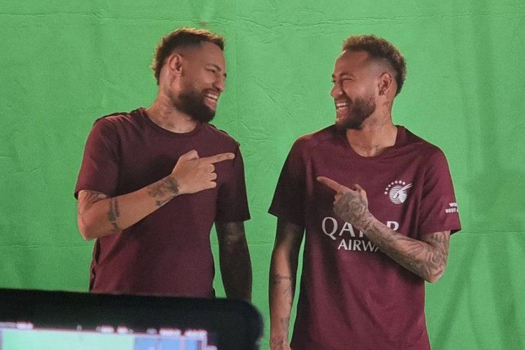 Sósia e Neymar durante uma ação publicitária