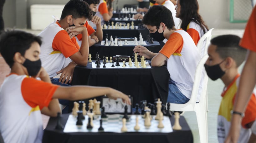 Projeto piloto leva o jogo de xadrez até as escolas municipais de Nova  Iguaçu
