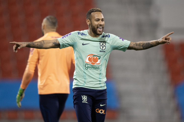 Neymar voltou a treinar com bola e se aproxima de retorno à seleção brasileira na Copa do Mundo 2022. 
