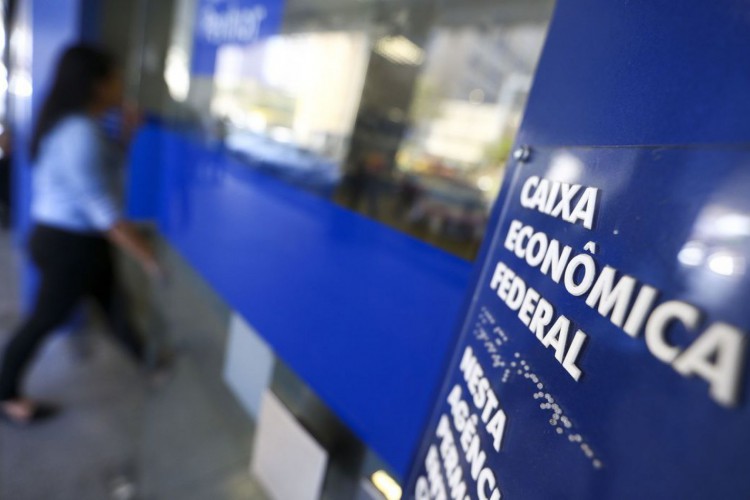 Caixa n&atilde;o poder&aacute; obrigar venda casada, diz Justi&ccedil;a do Trabalho