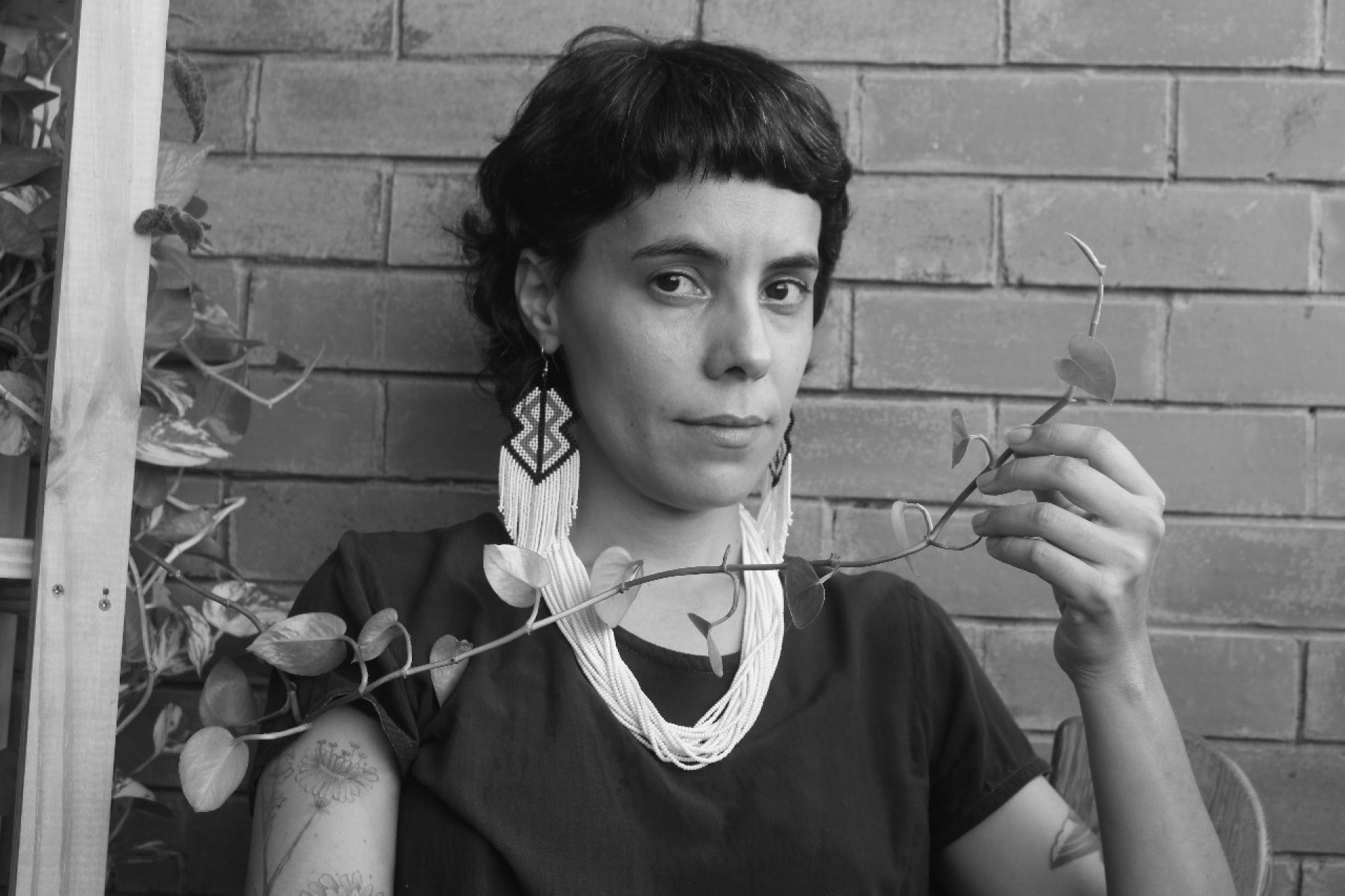 Suene Honorato é poeta e professora da Universidade Federal do Ceará e está lançando seu terceiro livro, "E se eu fosse máquina" (Foto: Divulgação)