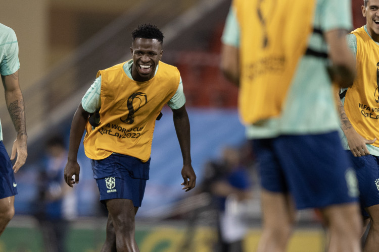 Atacante Vinícius Júnior em treino da seleção brasileira no Grand Hamad Stadium, em Doha, no Catar