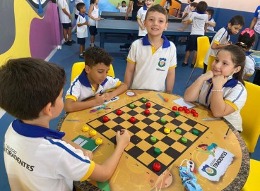 Colégio Tiradentes oferece turno matutino, turno vespertino e Sistema de Tempo Integral  