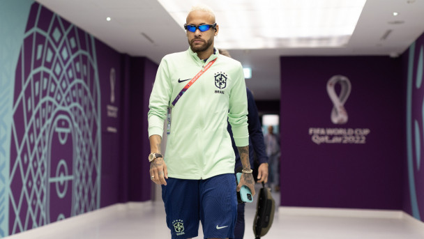 Atacante Neymar chegando no Estádio Cidade da Educação 