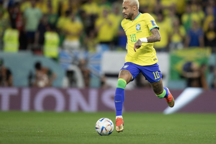 Pelé envia mensagem de apoio a Neymar após eliminação da Copa