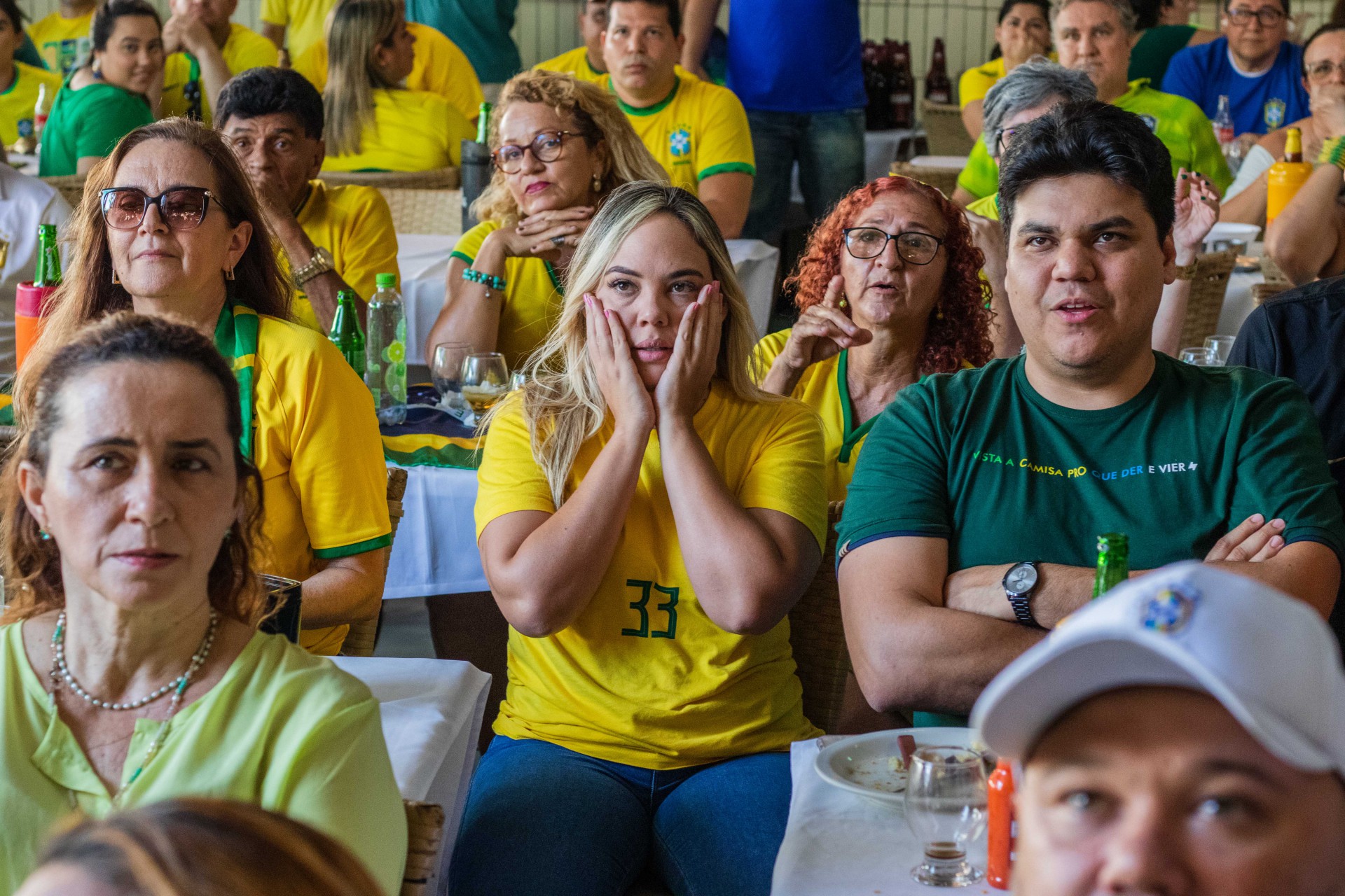 Público em restaurante da Varjota lamenta queda do Brasil na Copa