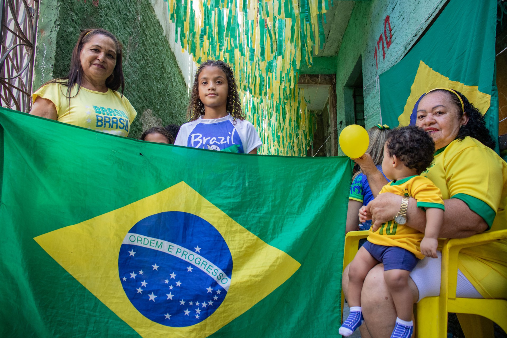 Copa do Mundo comunidade no Papicu vai da felicidade à tristeza em um
