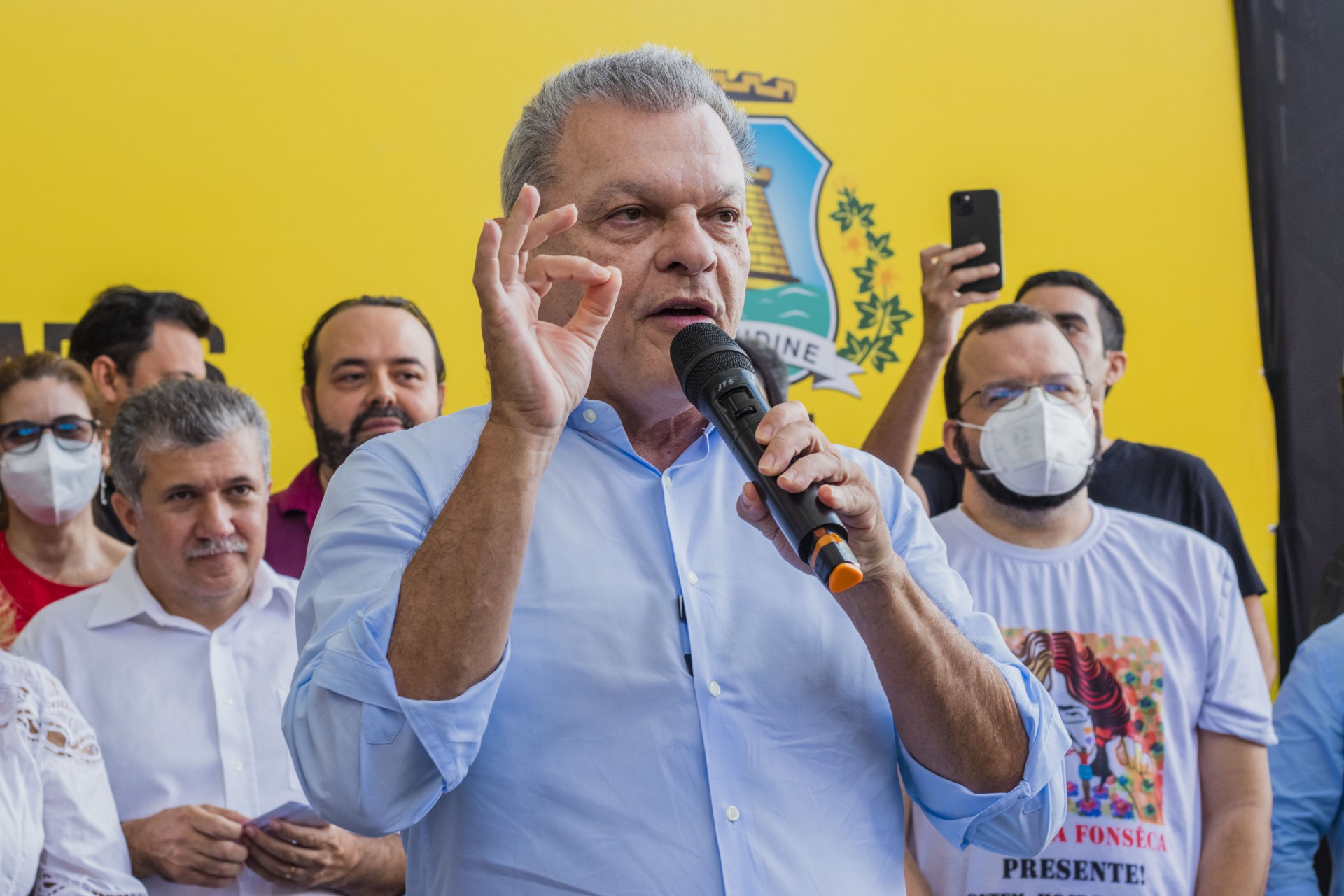 Prefeito José Sarto é pressionado por ações contra a taxa do lixo (Foto: FERNANDA BARROS)