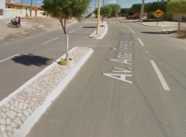 Acidente aconteceu na avenida Ana Teresa de Jesus 