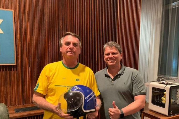Tarcísio publicou foto com Bolsonaro e agradeceu apoio