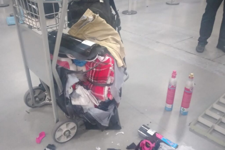 A explosão danificou parte do teto do local