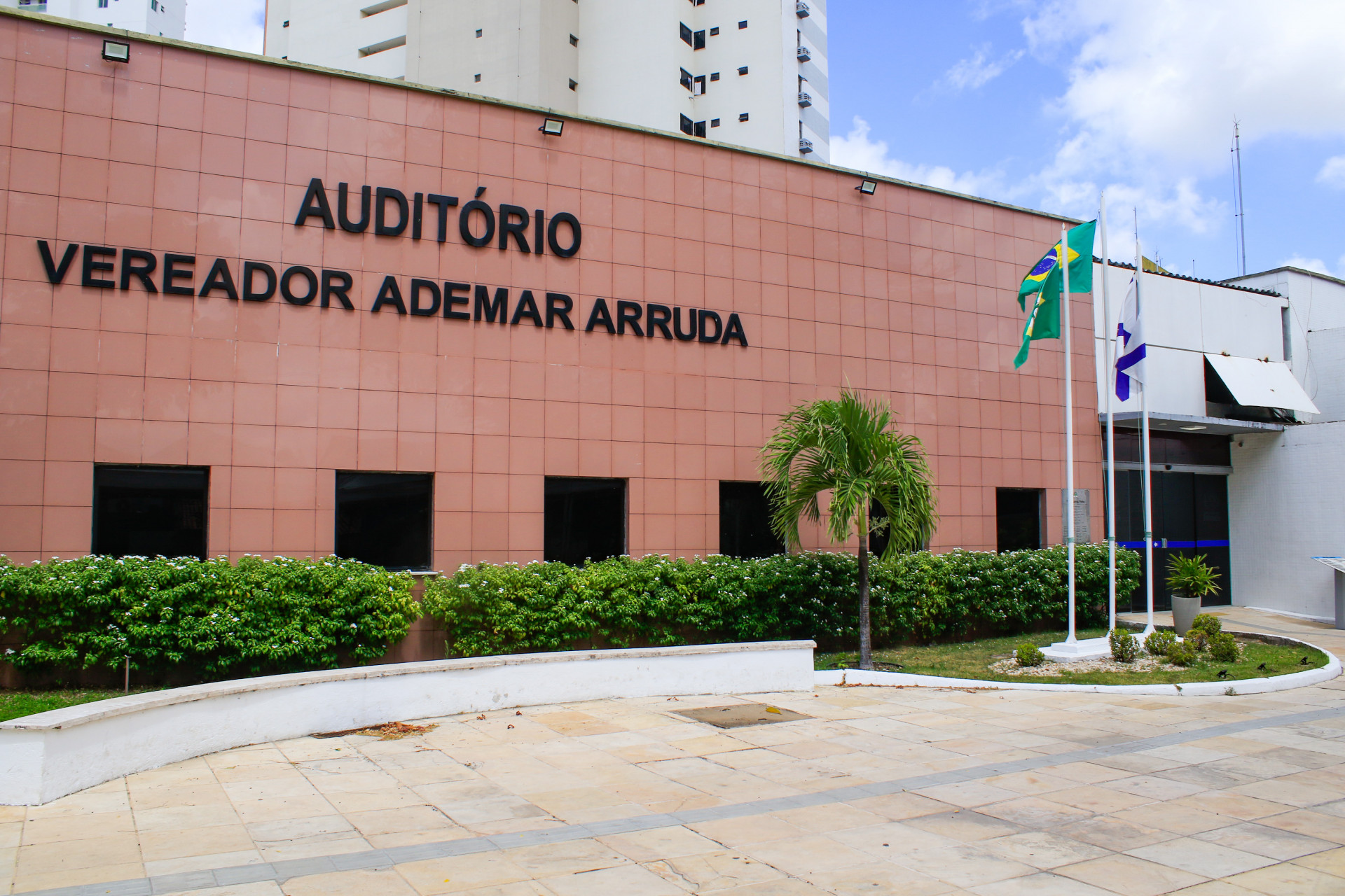 Fachada da Câmara Municipal de Fortaleza (Foto: THAÍS MESQUITA/ O POVO em 13/12/2022)