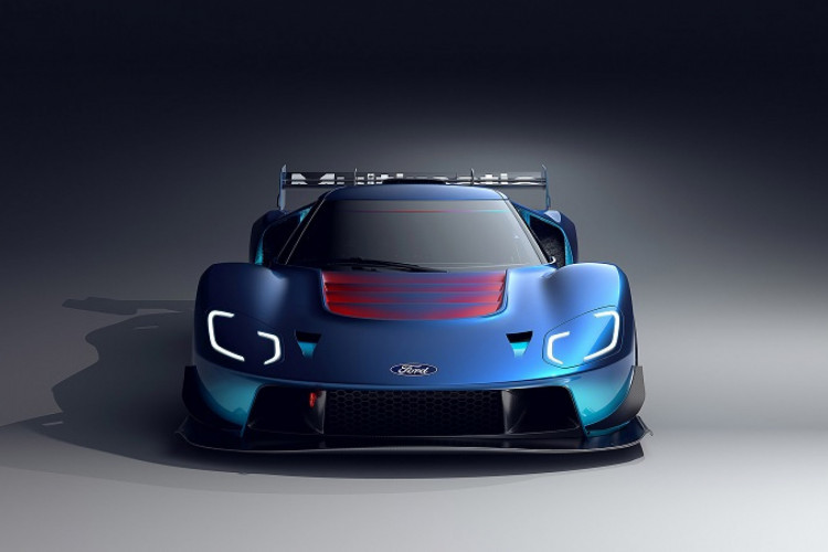 O modelo é equipado com motor EcoBoost biturbo de mais de 800 cv, transmissão de corrida, carroceria alongada de fibra de carbono e suspensão exclusiva